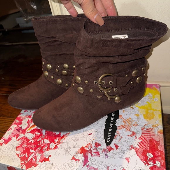 Chinese laundry brown studded flat boot 6 NWOT - Picture 3 of 7